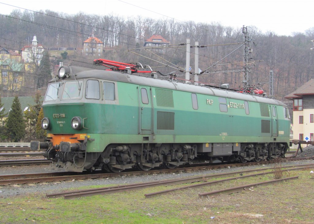ET22-118 der PKP steht am 18. Mrz 2013 in Decin abgestellt.