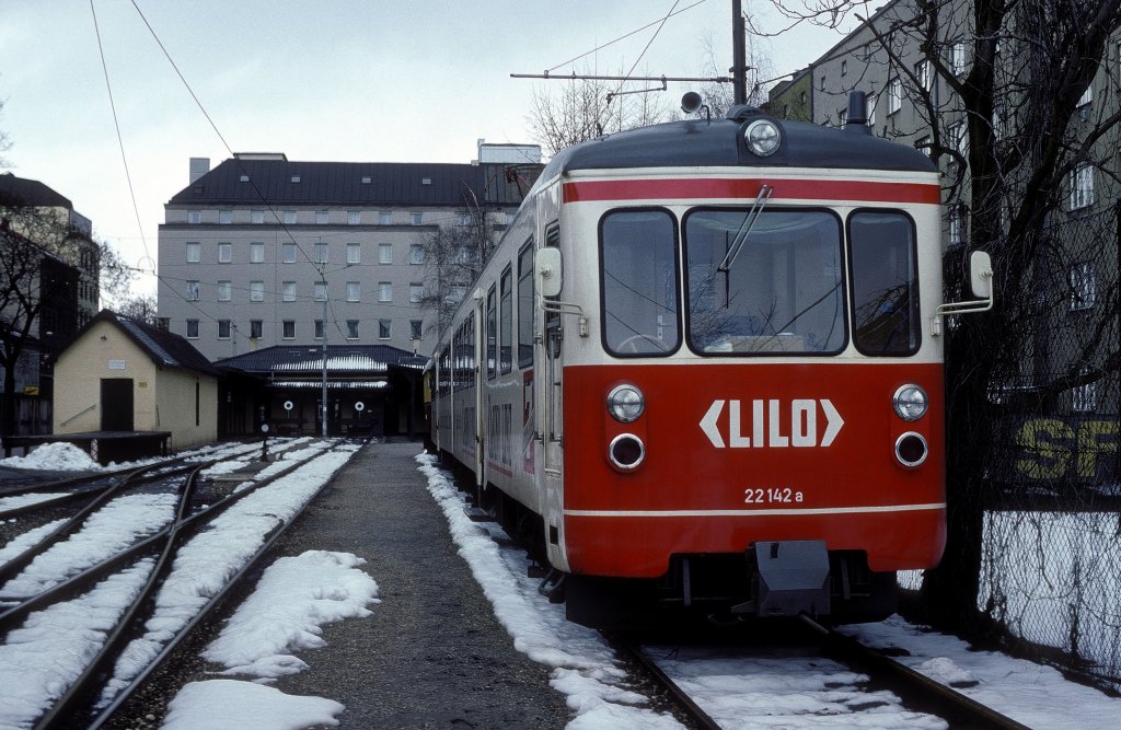 ET22 142  Linz - Lokalbahnhof  07.03.88