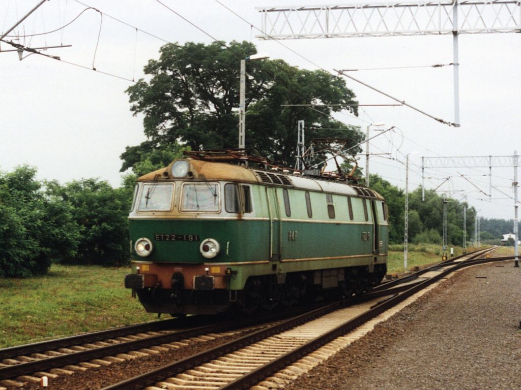 ET22-191 auf Bahnhof Rzepin am 18-7-2005. Bild und scan: Date Jan de Vries.