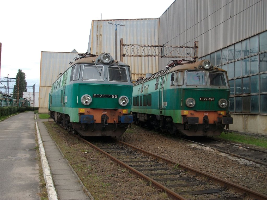 ET22-459 links und ET22-020 am 04.September 2010 im Depot Szczecin Port Centralny.