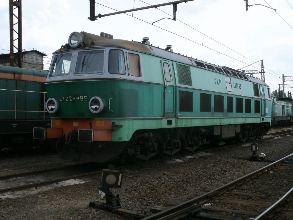 ET22-495 ist keine Diesellok auch wenn,am 14.Mai 2011,die Stromabnehmer fehlten,stand die Lok in Szczecin Port Centralny.