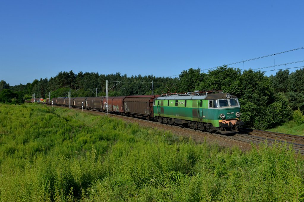 ET22-770 mit einem Gterzug am 21.07.2012 unterwegs bei Slubice.