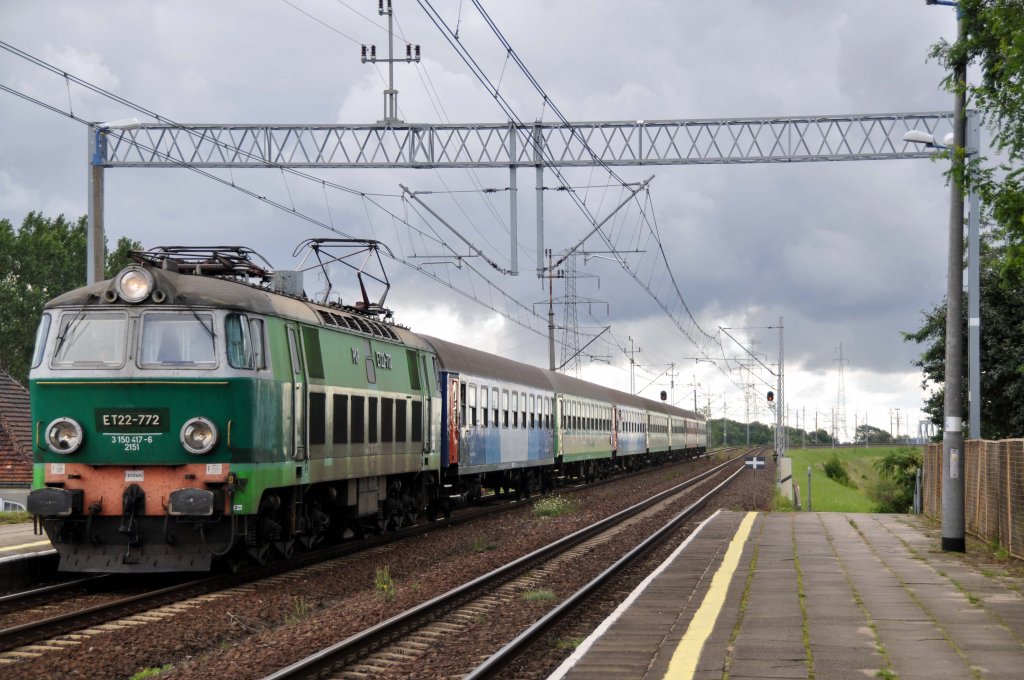 ET22 772 bei der EInfahrt in Wolin(Pomorski) (11.08.2012)
