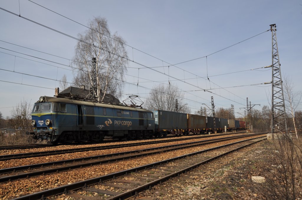 ET22 840 bei Katowice-Ligota mit dem Tglichem Containerzug gen Sden (10.04.2012)