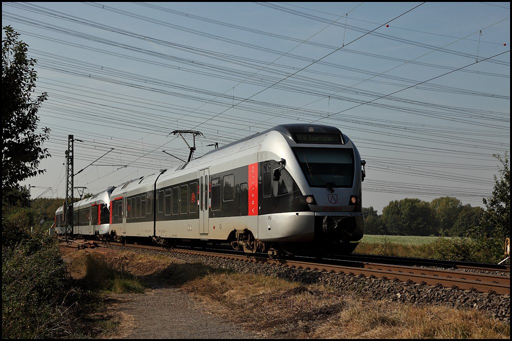 ET22003  Essen  und ein ET23 sind als RE16  Ruhr-Sieg-Express  nach Iserlohn/Siegen unterwegs. (29.09.2009)