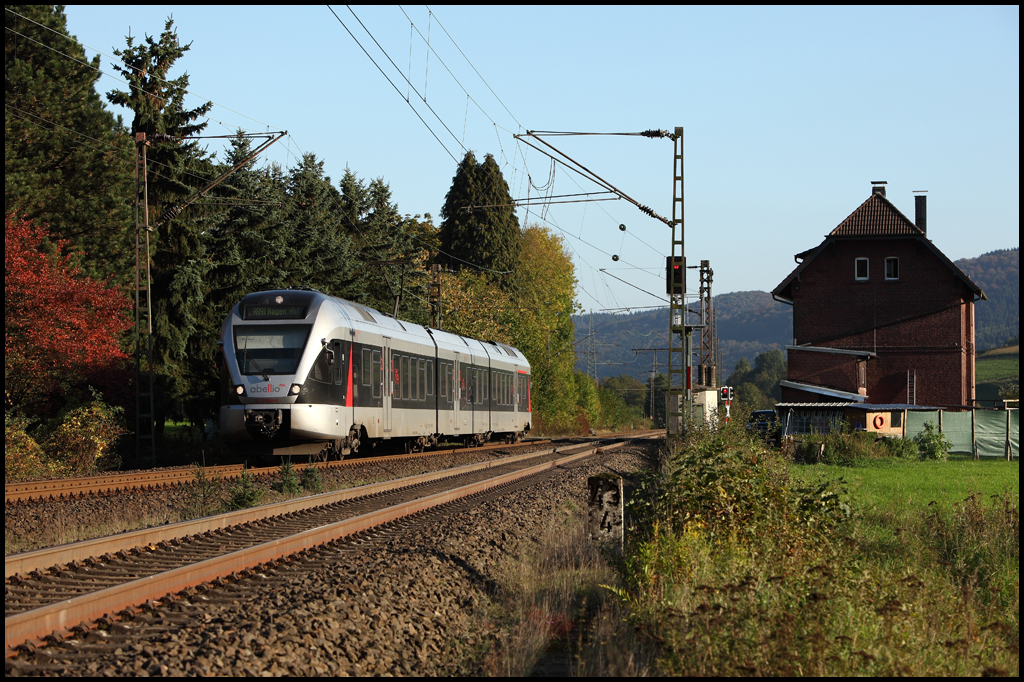 ET23004 ist am 08.10.2010 als RB91  Ruhr-Sieg-Bahn  nach Hagen unterwegs. Zwischen Plettenberg und Werdohl wurde der Zug auf den Chip gebannt.