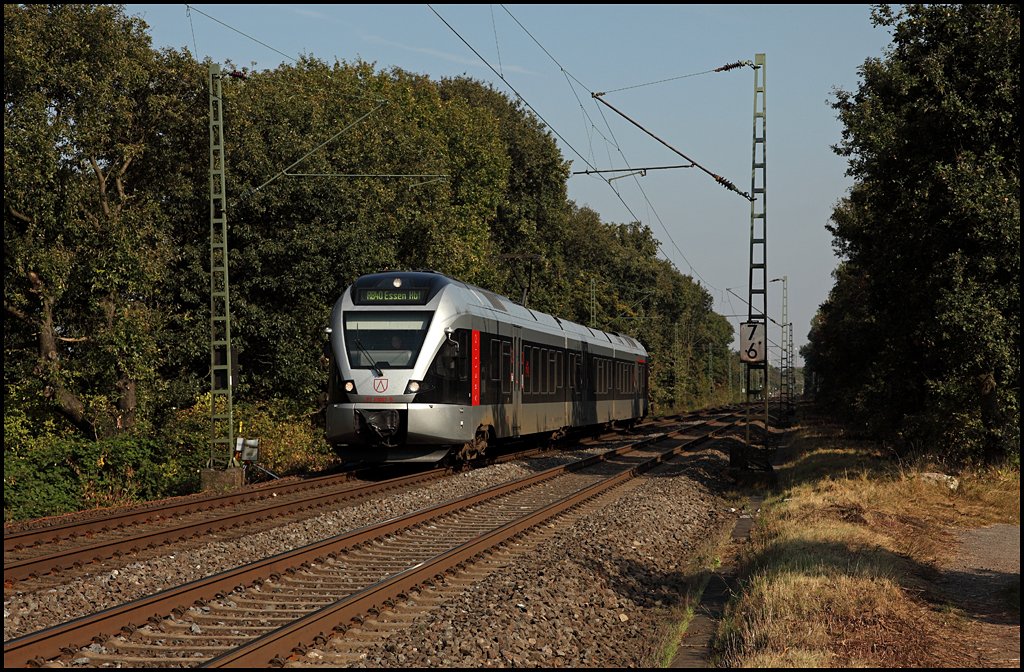 ET23007 ist als RB40  Ruhr-Lenne-Bahn  zwischen Bochum Hbf und Essen Hbf unterwegs. (27.09.2009)