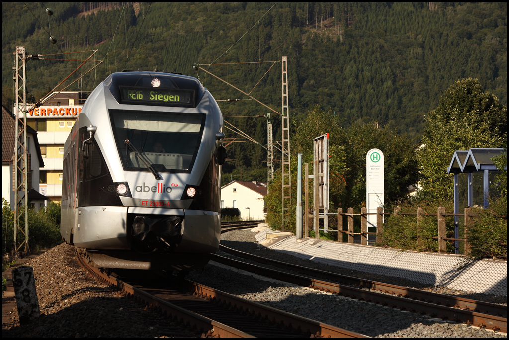ET23008 ist als RE16  Ruhr-Sieg-Express  kurz vor Finnentrop nach Siegen unterwegs. (04.09.2010)