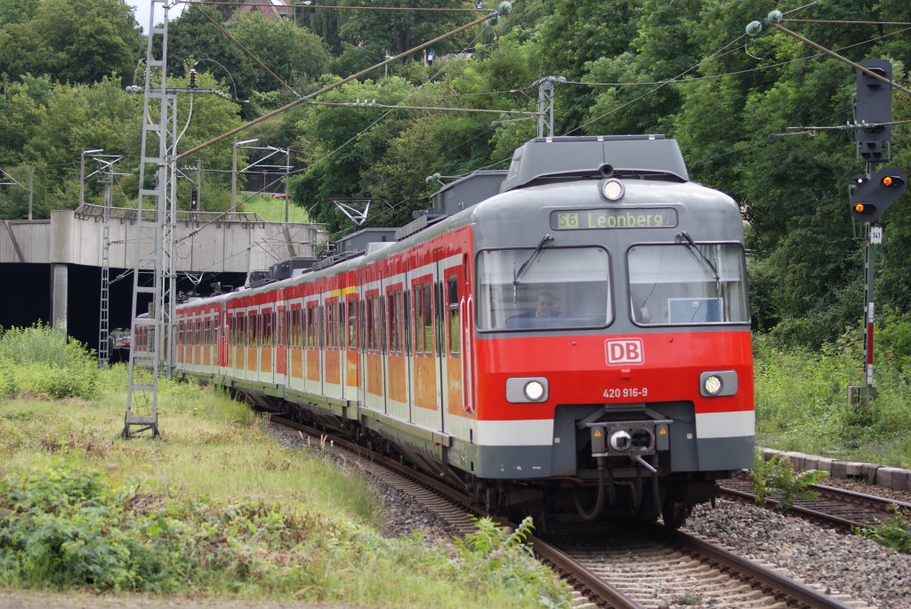 ET420 Doppel ei der Einfahrt in Stuttgart Feuerbach am 25.07.09