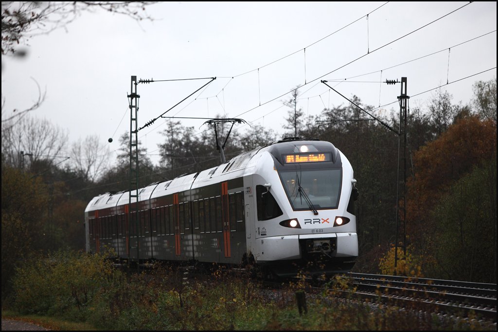 ET6.03 ist als RE3  Rhein-Emscher-Express , Dsseldorf Hbf - Hamm(Westf)Hbf, bei Dortmund-Mengede unterwegs. (04.11.2010)
