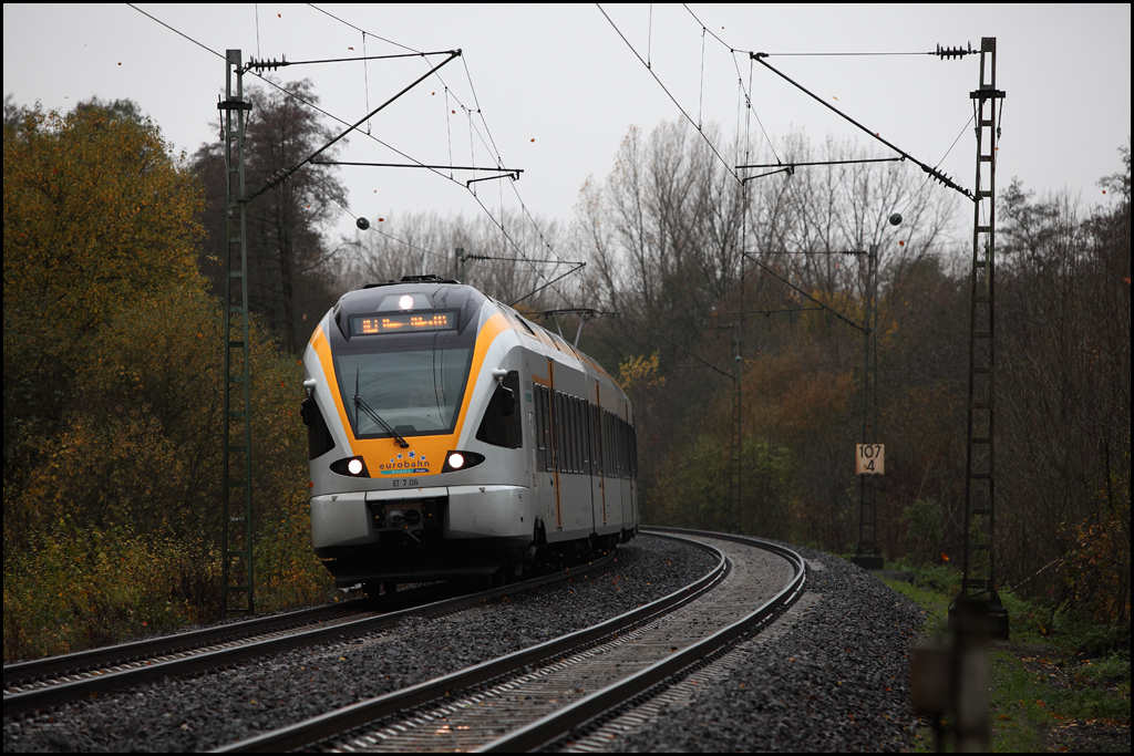 ET7.06 der Eurobahn ist als  Rhein-Emscher-Express  in Richtung Dortmund Hbf unterwegs. (04.11.2010)