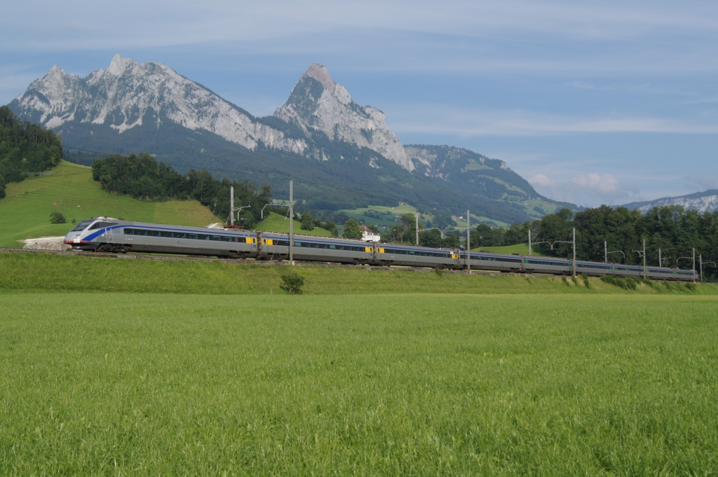 ETR 470 001 befindet sich am 26.7.11 in Steinen.