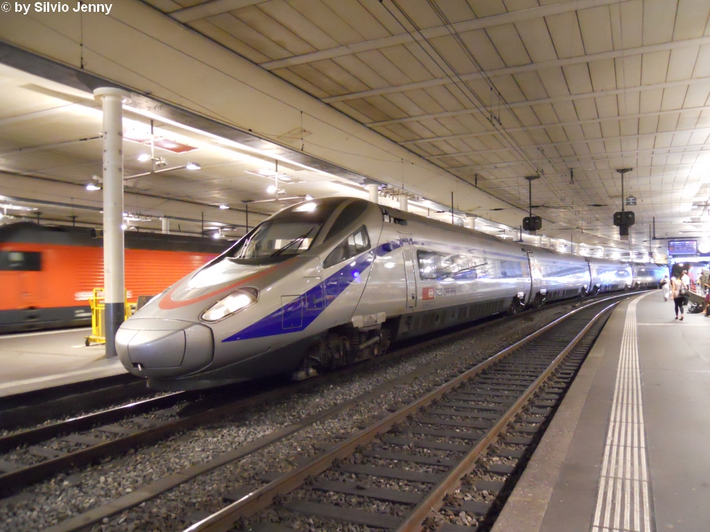 ETR 610 005 am 19.7.2010 als EC 52 nach Basel SBB in Bern.