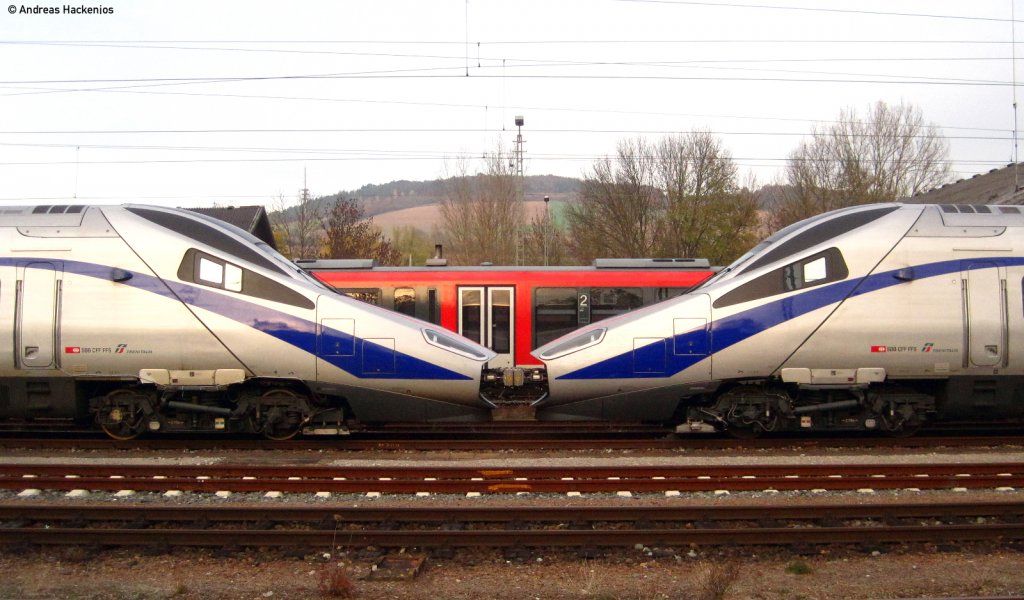 ETR 610 007-7 und 005-1 stehen am 31.10.10 abgestellt in Lauda. Das Foto entstand vom Bahnsteig aus.