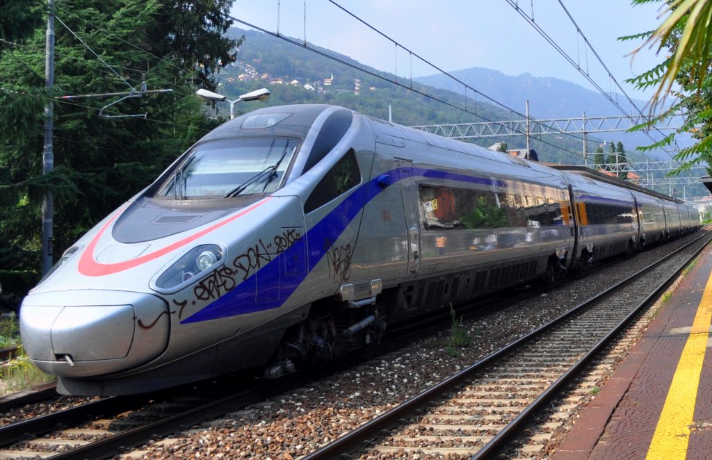 ETR 610 nach Genve bei der Einfahrt in den Bahnhof Stresa