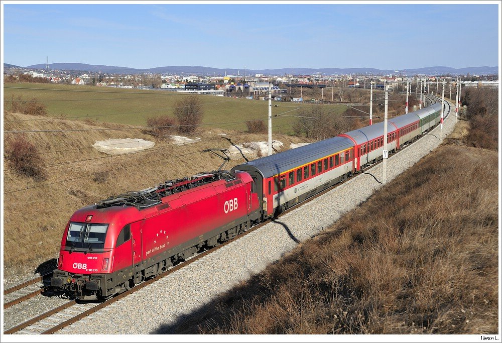 Etwas Plandienst: 1216.210 mit dem EC71 (Gustav Mahler) auf dem Weg nach Wr. Neustadt; Mdling, 27.2.2010.