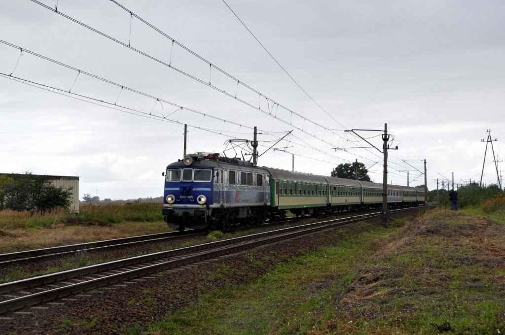 EU07 005 in Strzebielewo Pyrzyckie (09.08.12)
