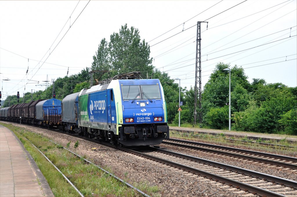 EU43-004 der PKP-Cargo konnte ich in meinem Berlin Urlaub das erste Mal Fotografieren.Sie durchfhrt Saarmund in Richtung Genshagener Heide am 15.6.10