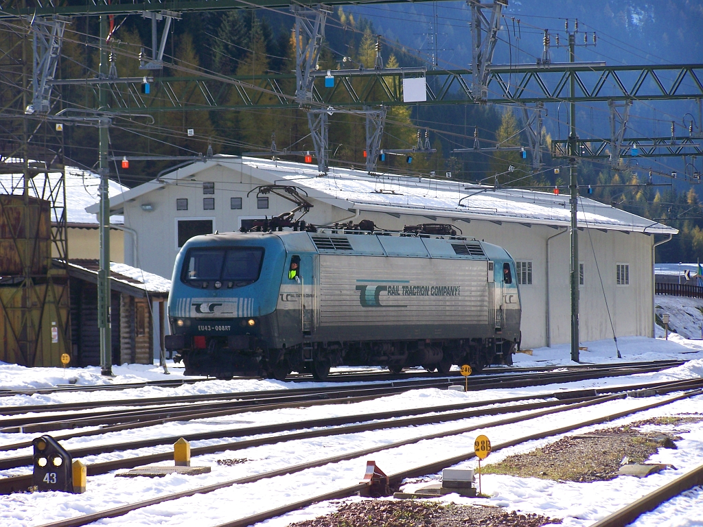 EU43-008 RT auf der italenischen Seite des Brennerbahnhofes. (30.Oktober 2010)