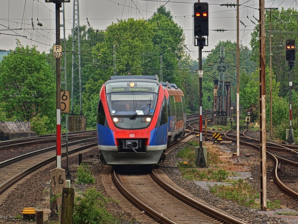Euregiobahn RB20 am 14.05.2010 von Aachen kommend auf dem Weg nach Heerlen (NL) bei der Einfahrt in den Herzogenrather Bahnhof auf Gleis 3.