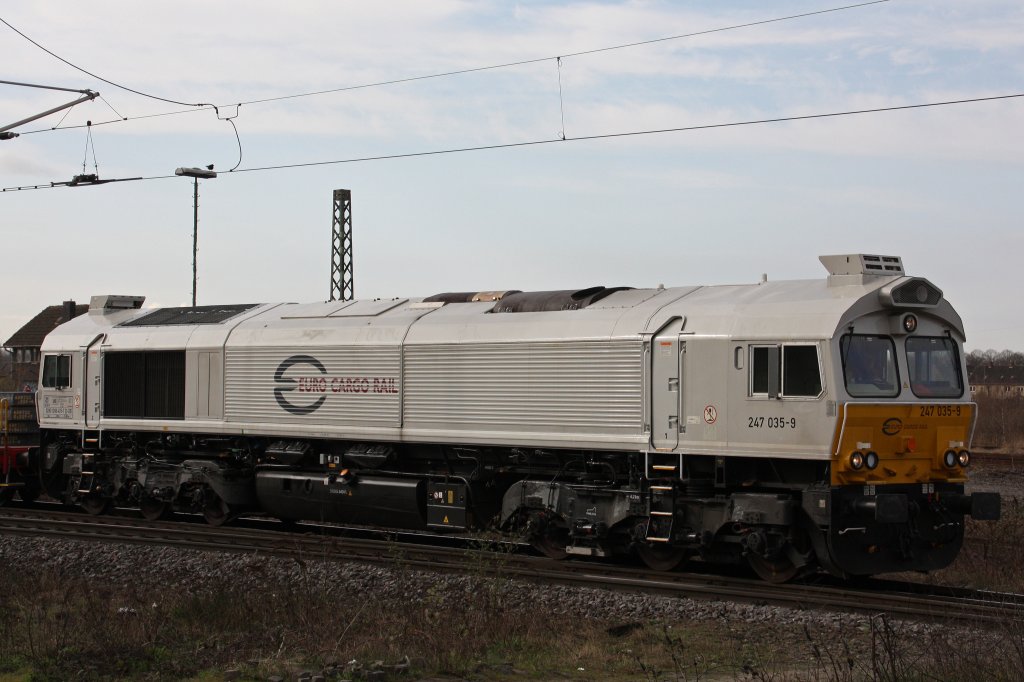 Euro Cargo Rail 247 035 am 26.3.11 bei der Abfahrt in Duisburg-Wedau