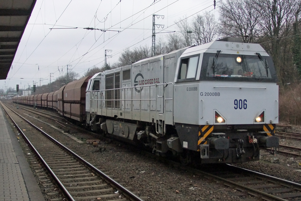Euro Cargo Rail 906 mte in Diensten fr die RBH Logistics stehen bei der Durchfahrt in Recklinghausen 11.2.2011 