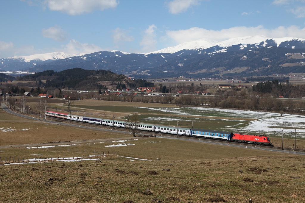 Eurocity 102 (Villach - Warschau) fhrt am 22.03.2013 bei St.Lorenzen bei Knittelfeld durchs Murtal.