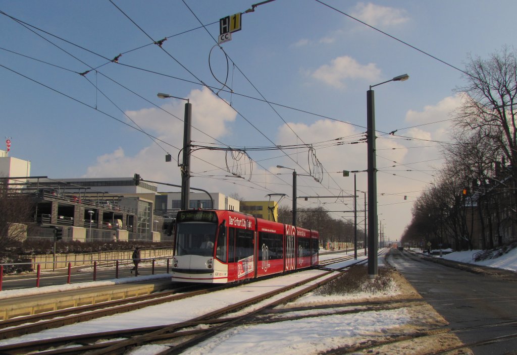 EVAG 628 als Linie 6 (Domplatz Sd - Wiesenhgel, am 14.03.2013 an der Haltestelle Klinikum. Rechts fhren die Gleise in den EVAG Betriebshof in der Nordhuser Strae.