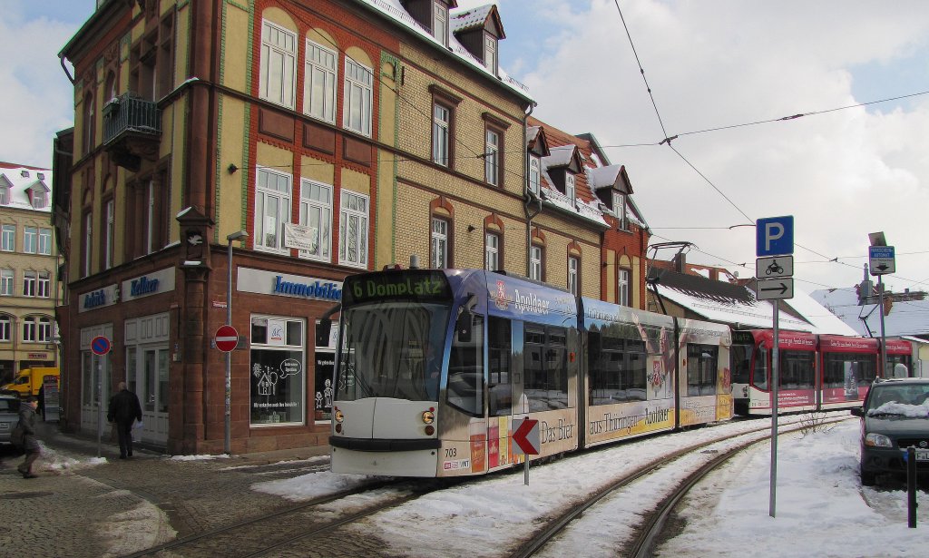 EVAG 703 + 711 als Linie 6 (Domplatz - Wiesenhgel), am 14.03.2013 auf der Wendeschleife am Domplatz. Wegen der Grobaustelle zwischen Anger und Fischmarkt verkehren fast alle Linien der Erfurter Straenbahn seit 11.03.2013 bis Ende November 2013 mit vernderter Linienfhrung. Die Wendeschleife wird sonst nur fr Sonderfahrten genutzt.