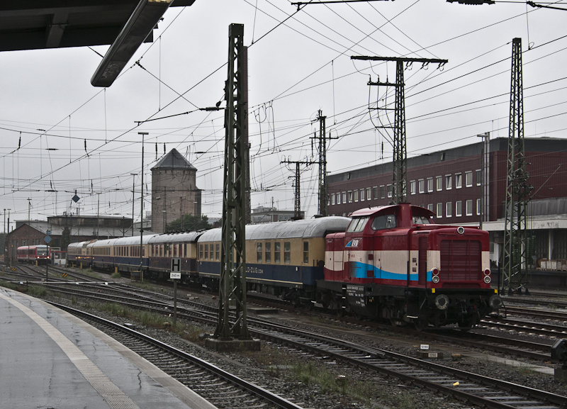 EVB 410 03 (ex 211 324-9) am 27. August 2010 mit Rheingoldsonderzug in Bremen Hbf.