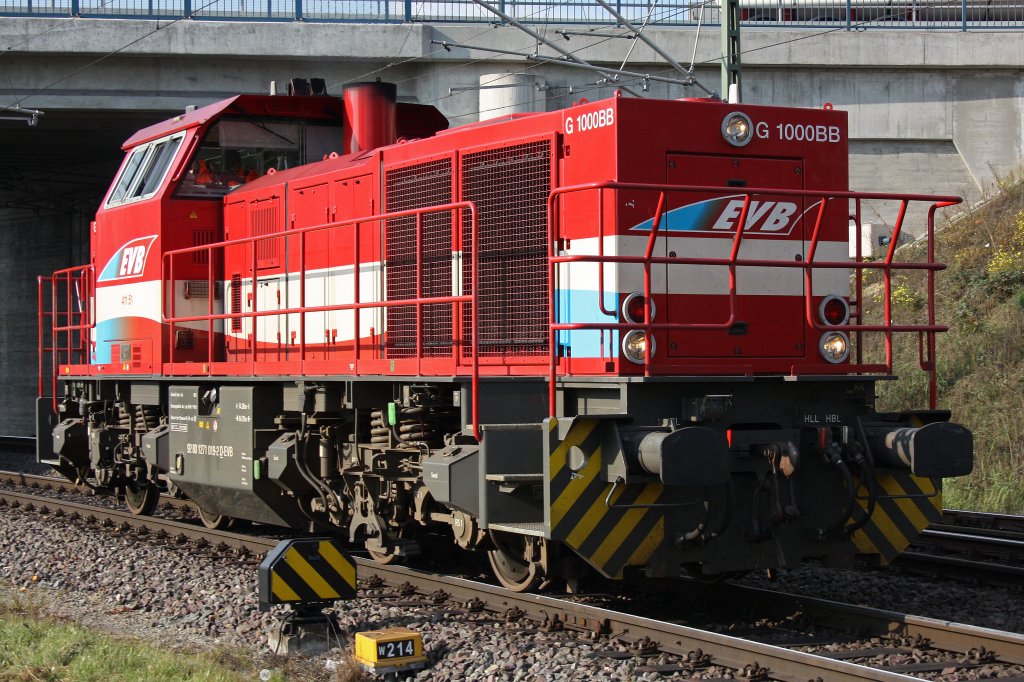 EVB 411 51 wartet am 18.10.10 in Hamburg-Waltershof auf Weiterfahrt
Gru an den Tf!