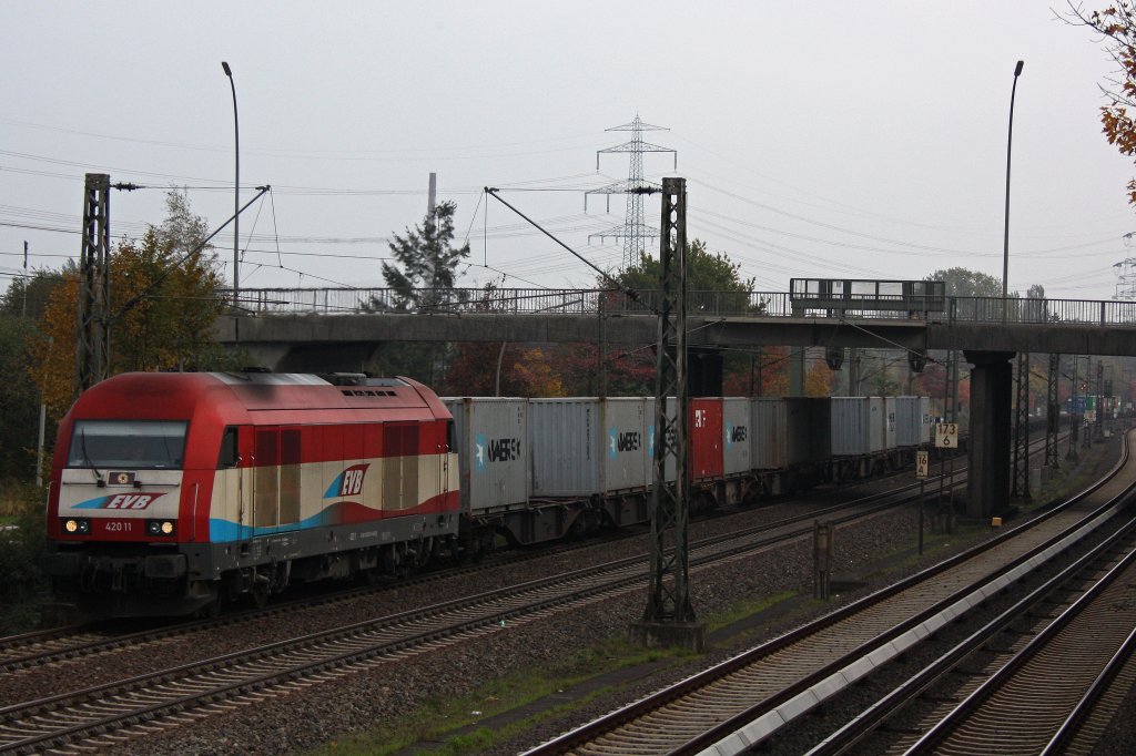 EVB 420 011 am 25.10.11 mit einem Containerzug bei der Durchfahrt durch Hamburg-Bostelbek.