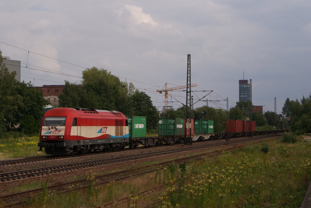 EVB 42011 mit einem Containerzug in Hamburg-Unterelbe am 26.07.2011