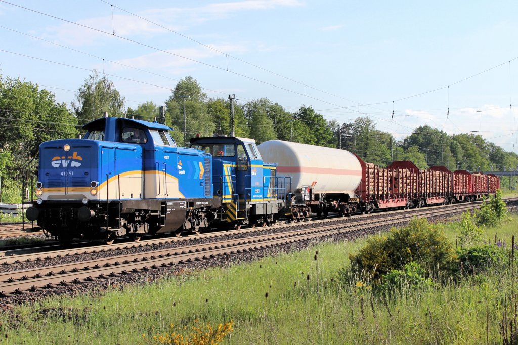 evb Logistik 410 51 mit evb V 761 und einen bergabezug am Haken sind auf den Weg nach Hamburg. Tostedt den 31.05.2013