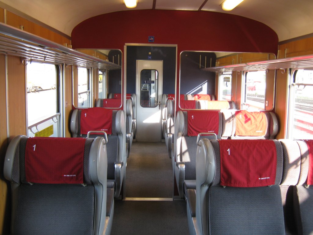 EW II AB NPZ (50 85 39-35 052-2), mit den neuen Kopftchern, in Biel, 20.04.2011.