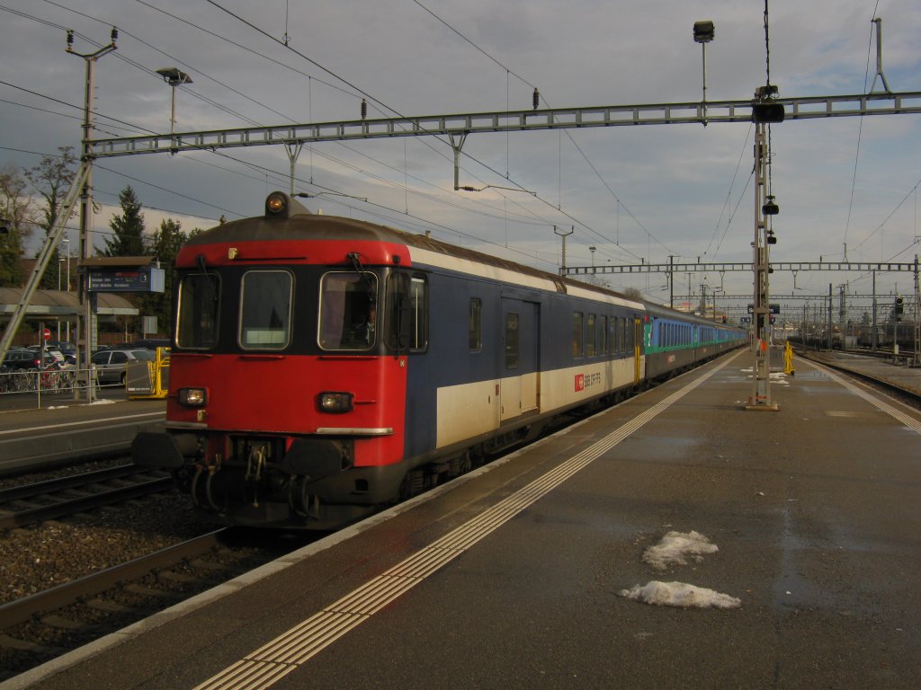 EW I/II Pendel mit Ersatzkomposition als IR 2122 in Solothurn, 07.01.2011.