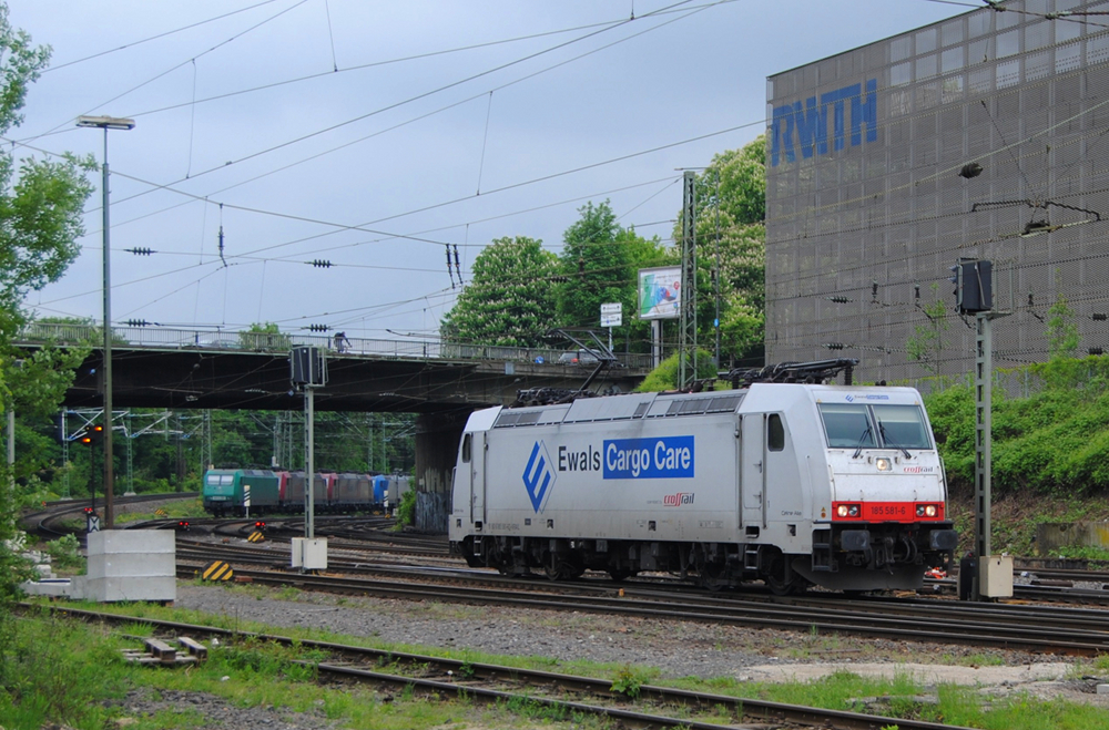 Ewals 185 581 rangiert in Aachen West am 21.5.2013