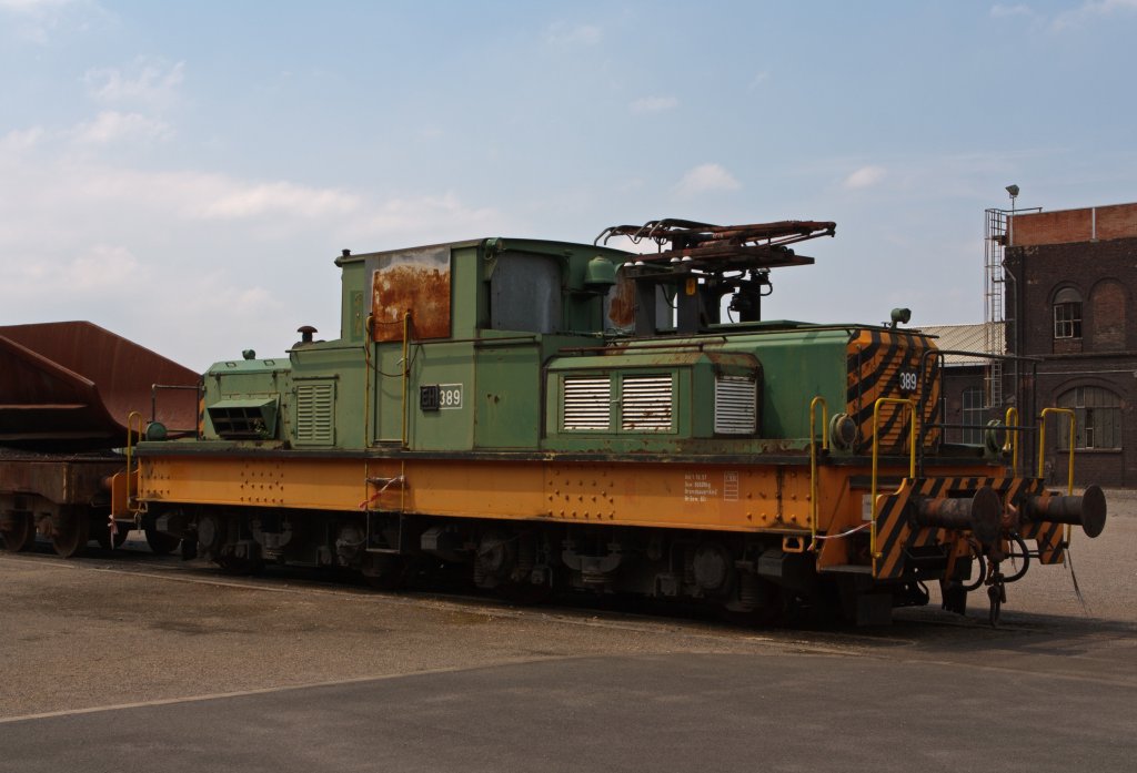 Ex Lok EH 389 (Eisenbahn und Hfen) am 05.06.2011 im LWL-Industriemuseum Henrichshtte in Hattingen. Die Lok vom Typ EL 07, Bauart Bo'Bo'-el/del, wurde 1955 von Krauss-Maffei unter der Fabrik-Nr. 18163 als EH 104 gebaut und 1992 erfolgte die Umbezeichnung in 389.