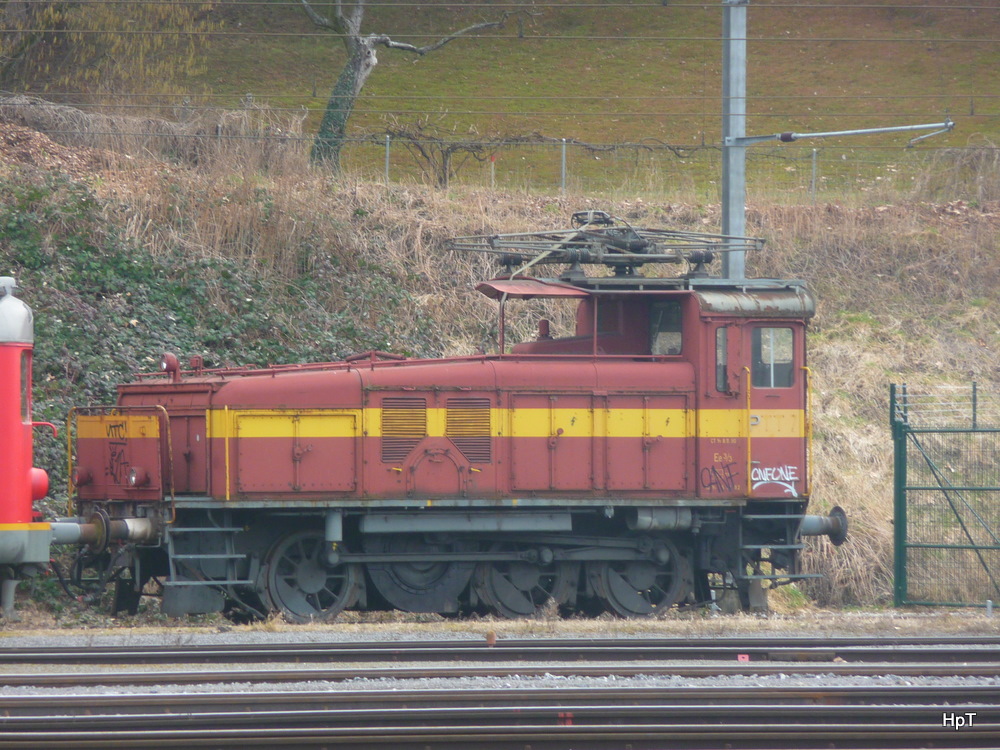 Ex PTT Rangierlok Ee 3/3 7 abgestellt im Bahnhof Payerne am 26.02.2011