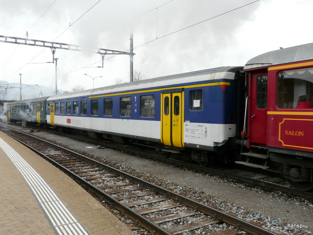 ex SBB - Personenwagen  1+2 Kl, AB  55 85 39-35 074-1 in Olten am 07.04.2013