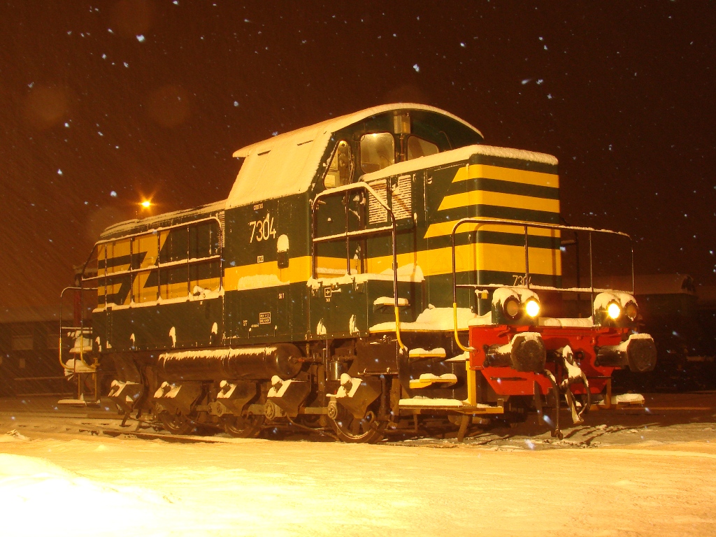 Ex SNCB 7304 vor dem Bw. Mariembourg - 18-12-2010