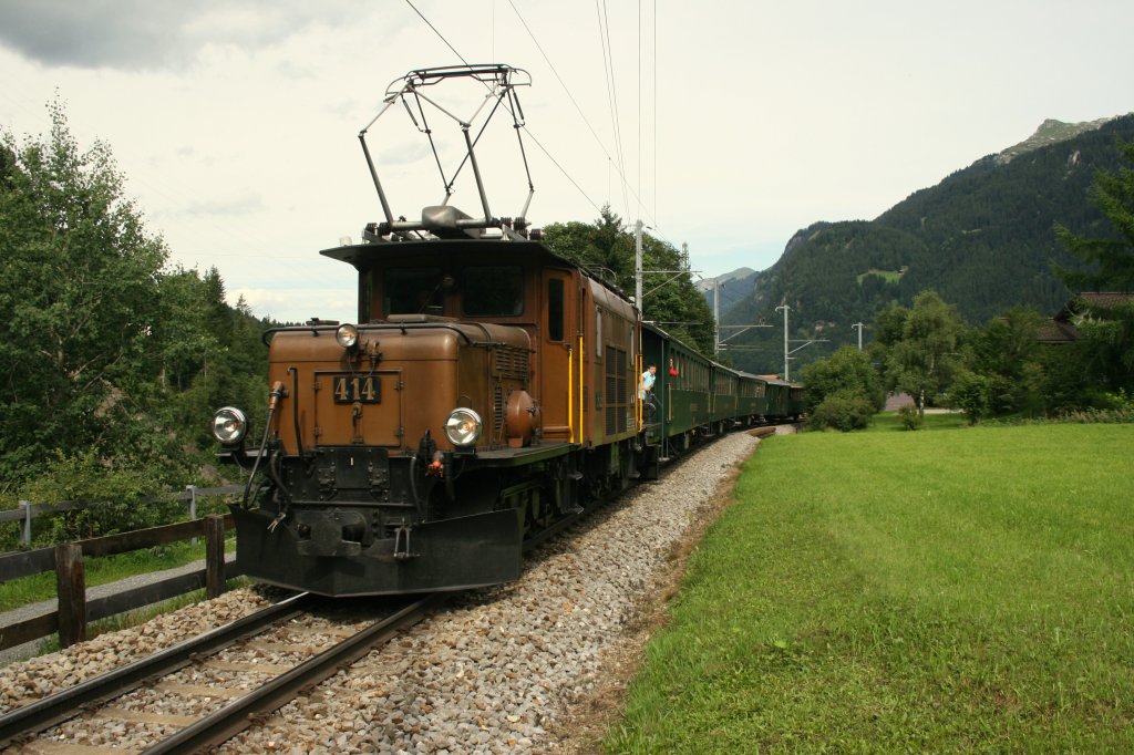 Extrazug Landquart - Davos - Filisur und zurck mit Ge 6/6 414 am 14.8.2010 unterwegs zwischen Klosters Dorf und Platz. 
