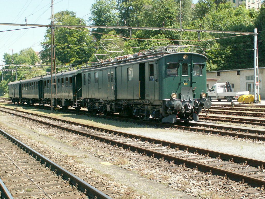 Extrazug mit dem historischen Gepcktriebwagen De 4/4 1679 am 05.06.10 in Rorschach