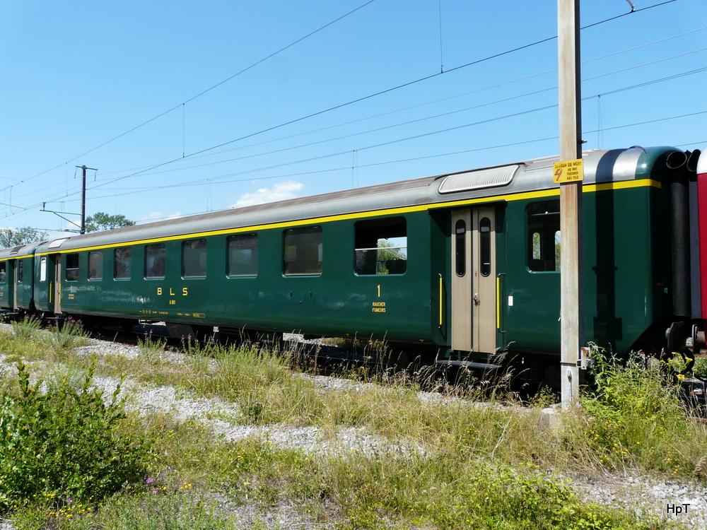 Extrazug.ch - ex BLS Personenwagen  1 Kl. A 50 63 18-33 801-5 in Bouveret am 23.06.2012