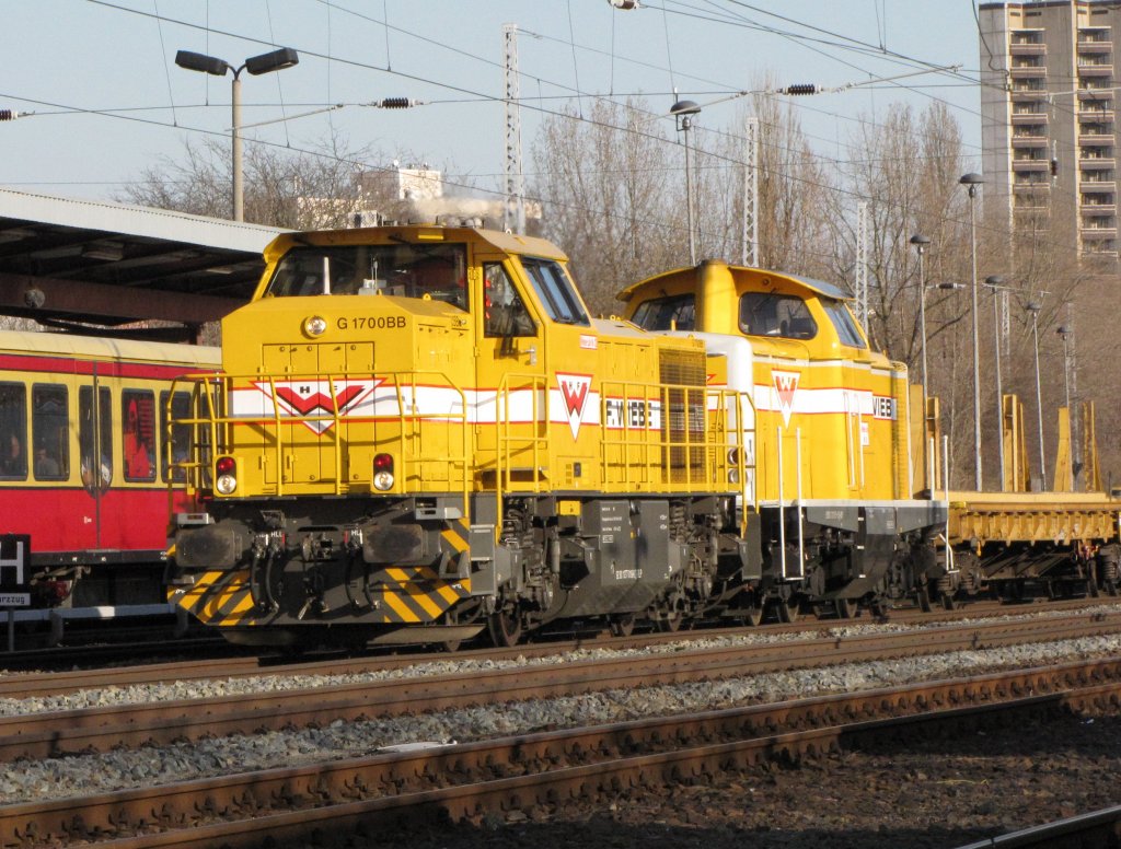 Fa. Wiebe bei der Durchfahrt am 22.03.2010 in Berlin Gfb.