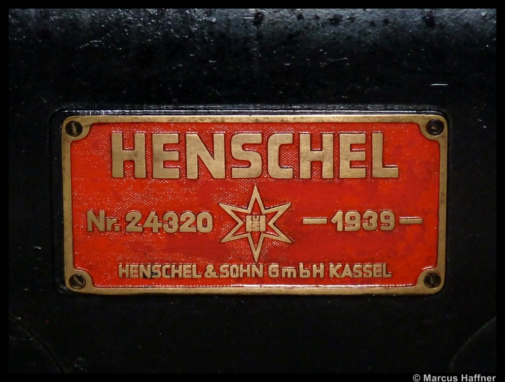 Fabrikschild der 41 018 fotografiert am 1. Mai 2010.
Gebaut von Henschel und Sohn GmbH in Kassel, Fabriknummer: 24320, Baujahr: 1939