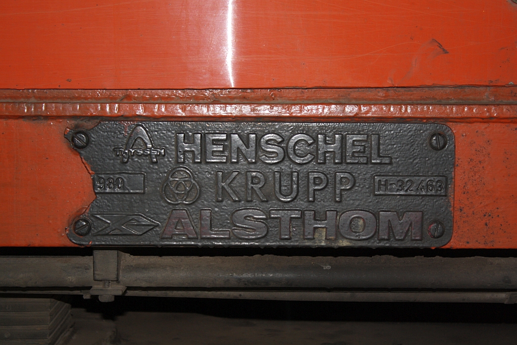 Fabriksschild der AHK 4223, aufgenommen am 16.März 2011 im Bf. Hua Lamphong.
