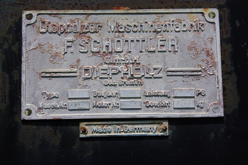 Fabriksschild der TPI-Ko Kha No.11 (B-dm, 750mm, DIEMA - Type DS60, Bauj. 1956, Fabr.Nr. 1928) am 25.Oktober 2011 in Ko Kha.