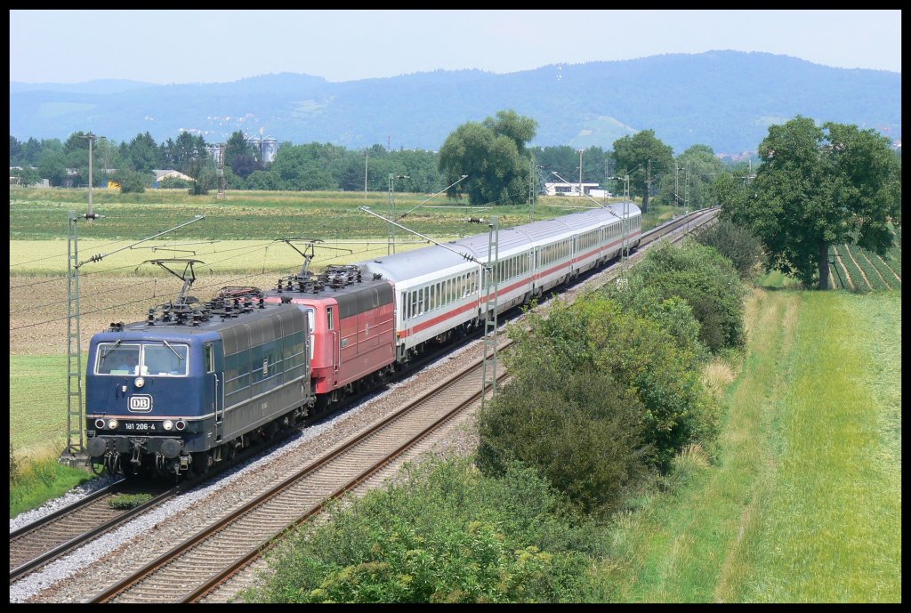 Fahrplanwechsel 10.06.2007: Die EC nach Paris sind Geschichte, dennoch kommt die 181 mit einem Teil der neuen IC Frankfurt-Saarbrcken weiterhin an die Bergstrae und den Pflzer Wald. Bei der ersten Fahrt des IC 2158 Frankfurt-Saarbrcken gaben sich am 10.6.2007 die 181 206 und ihre Schwester 181 213 die Ehre.