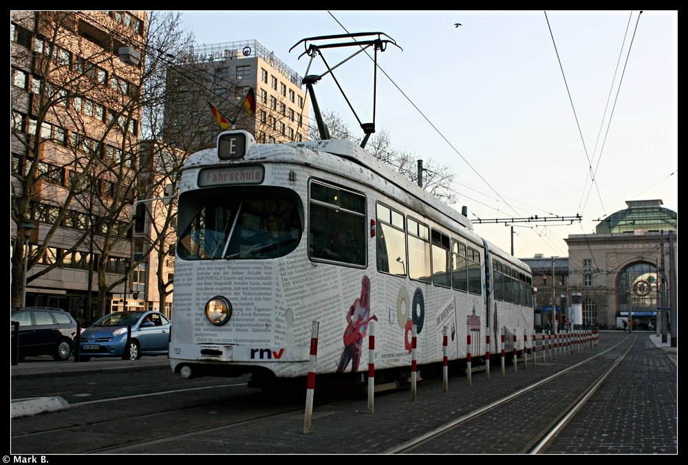 Fahrschulwagen 152 auf freier Wildbahn. Aufgenommen am 23.03.10 am Mannheimer Hauptbahnhof.